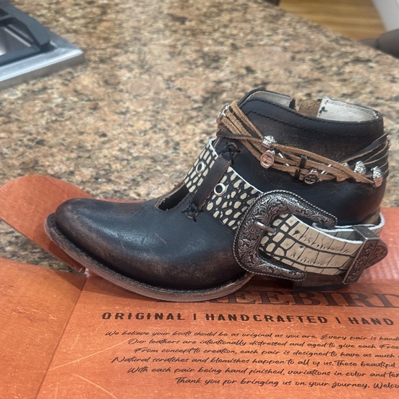 Freebird "saloon" Black and Tan Ankle Boots with Silver Details - Picture 4 of 8